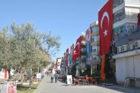 CUMHURIYET BAYRAMı - Aliağa'da Dev Bayraklar Cumhuriyet Coşkusunu Artırdı