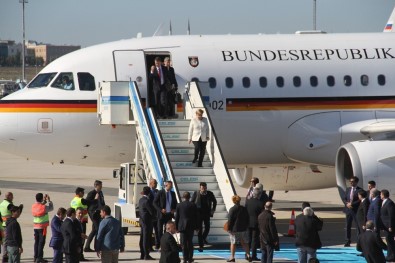Almanya Başbakanı Merkel, Suriye Zirvesi İçin İstanbul'da
