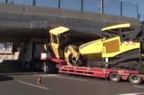 SAHİL YOLU - Bakırköy'de Asfalt Silindiri Taşıyan Tır Köprüye Sıkıştı