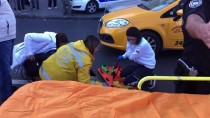 TAKSİM POLİS MERKEZİ - Beyoğlu'nda Taksinin Çarptığı Turist Yaralandı