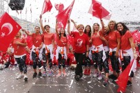 VAPUR İSKELESİ - Binlerce Kadın Cumhuriyeti Dans Ederek Kutladı