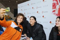 KANYON - Eczacıbaşı Vitra, İmza Gününde Taraftarlarla Buluştu