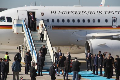 Merkel, Suriye Zirvesi İçin İstanbul'da