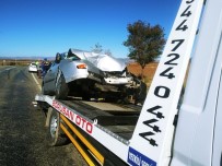 Otomobil Traktöre Arkadan Çarptı Açıklaması 3 Yaralı