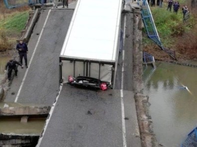 Rusya'da Köprü Çöktü Açıklaması 1'İ Çocuk 2 Kişi Öldü