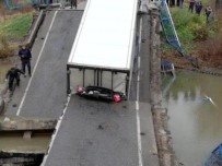 VLADIVOSTOK - Rusya'da Köprü Çöktü Açıklaması 1'İ Çocuk 2 Kişi Öldü