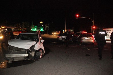 Şanlıurfa'da Zincirleme Trafik Kazası Açıklaması 3 Yaralı