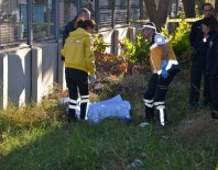 ÜST GEÇİT - Trenin Çarptığı Genç Kız Hayatını Kaybetti