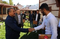 TÜRK BAYRAĞI - Başkan Tutal Mehmetçiklerle Yemekte Buluştu