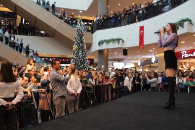 İzmir'de Konser Veren Elif Kaya'dan Albüm Müjdesi