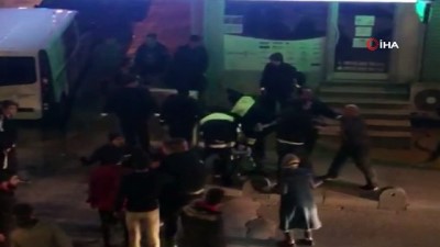 (Özel) Arnavutköy'de Asker Uğurlaması Yapan Grupla Polis Arasında Arbede