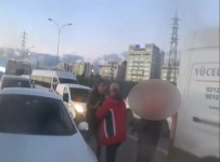 İstanbul'da Trafikte Tekme, Yumruk Ve Bıçaklı Kavga