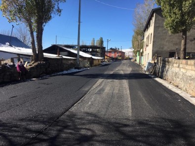 Sarıkamış'ta Kışa Rağmen Asfalt Çalışmaları Sürüyor