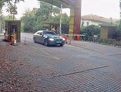 Sır otomobilden bakın kim çıktı!