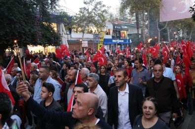 Adana'da Meşaleler Cumhuriyet'in 95. Yılı İçin Yandı