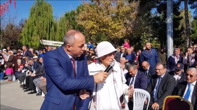 Asırlık Çınar Kıymet Öğretmen Bayramda Şiir Okudu