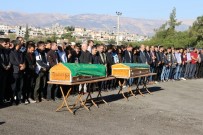 DÜĞÜN TÖRENİ - Düğün Dönüşü Kazada Ölen Baba-Oğul Yan Yana Defnedildi