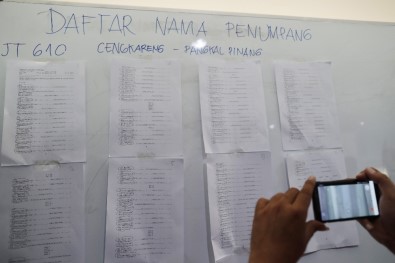 Endonezya'da Uçak Düştü Açıklaması 185 Kişi Kayıp