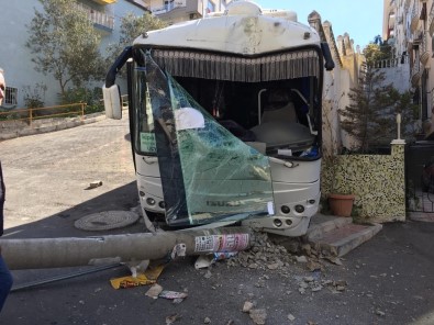 İzmir'de Korku Dolu Anlar Açıklaması Freni Boşalan Midibüs Dehşet Saçtı