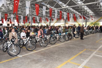 İzmit'te Bisikletsiz Çocuk Kalmayacak