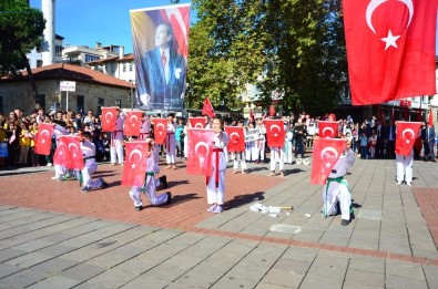 Ünye'de Coşkulu Cumhuriyet Töreni