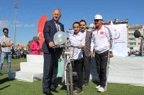 SEYFETTIN AZIZOĞLU - 400 Öğrenceyi Bisiklet Dağıtıldı