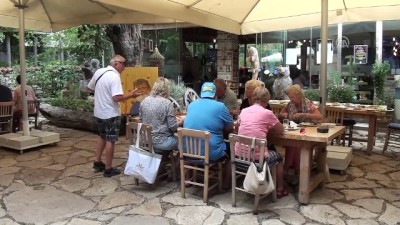 Düğmeli Evler Turistlerden İlgi Görüyor