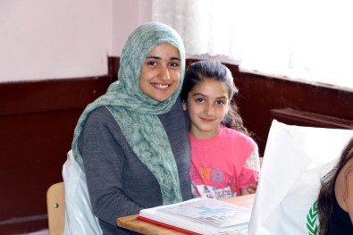 Erzincan'da Öğrencilere Kırtasiye Hediyesi