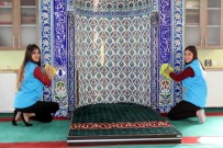 ELEKTRİK SÜPÜRGESİ - Erzincan Gençlik Merkezi Gençlerinden Cami Temizliği