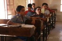 Halep'te Harabeye Dönen Okulda Eğitim Devam Ediyor