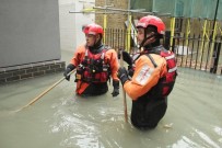 DAĞITIM ŞİRKETİ - İngiltere'de Otoparkta Su Borusu Patladı