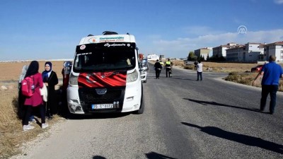 Karaman'da Okul Servisi İle Otomobil Çarpıştı Açıklaması 3 Yaralı