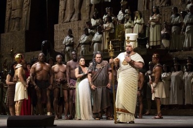 Met Opera Aida İle Sezonu Açıyor