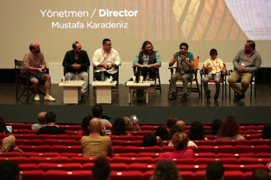 Yönetmen Karadeniz Kendi Hayat Hikayesiyle Ağlattı