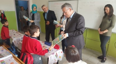 Yozgat'ta Öğrencilere Çocuk Dergisi Dağıtıldı