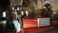 SABAH EZANı - Ayasofya'daki Buzlu Cam Ve Pimapenler Tartışmaya Sebep Oldu