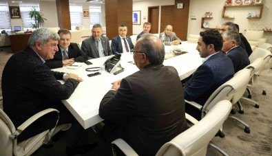Başkan Karaosmanoğlu, Dilovası'nda Muhtarlarla Buluştu