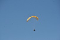 ALI ARSLANTAŞ - Erzincan Valisi Paraşütle Uçtu