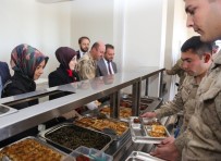 29 EKİM CUMHURİYET BAYRAMI - Meramlı Annelerden Lice'deki Askerlere Ev Yemeği