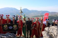 CUMHURIYET BAYRAMı - Türk bayrağı zirvede dalgalandı