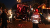 ORHAN YıLMAZ - Yolcu Otobüsü Tıra Çarptı Açıklaması 1 Ölü, 17 Yaralı
