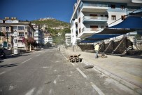 KALDIRIM ÇALIŞMASI - Alanya Küçükhasbahçe'de Kaldırım Çalışması