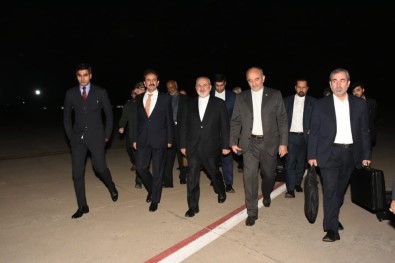 İran Dışişleri Bakanı Zarif, Rehineler İçin Pakistan'da