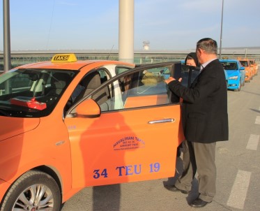 İstanbul Havalimanı'nda Taksiciler Bedava Yolcu Taşıdı
