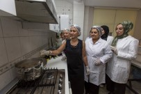 İŞ SAĞLIĞI - Kadınlar Hem Eğleniyor, Hem De Para Kazanıyor