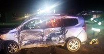 Kargo Aracı İle Otomobil Çarpıştı Açıklaması 2 Ölü, 2 Yaralı