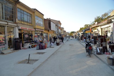 Kırşehir'de Alışverişin Merkezi Yeni Görünümü İle İlgi Odağı Oldu
