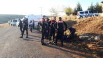 SAVAN - Şüpheli Aracı Kovalayan Polisler Kaza Yaptı Açıklaması 2 Polis Yaralı