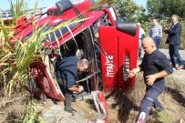 İTFAİYE ARACI - Yangından Dönen İtfaiye Aracı Devrildi Açıklaması 2 Yaralı