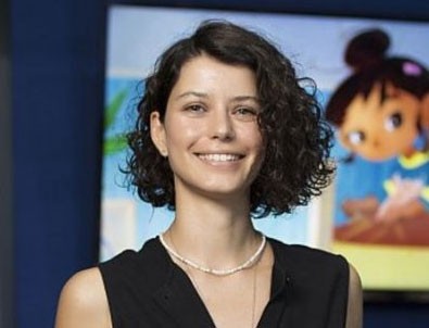 Beren Saat 8 şehide sessiz kaldı, 'arılara sahip çıkın' çağrısı yaptı